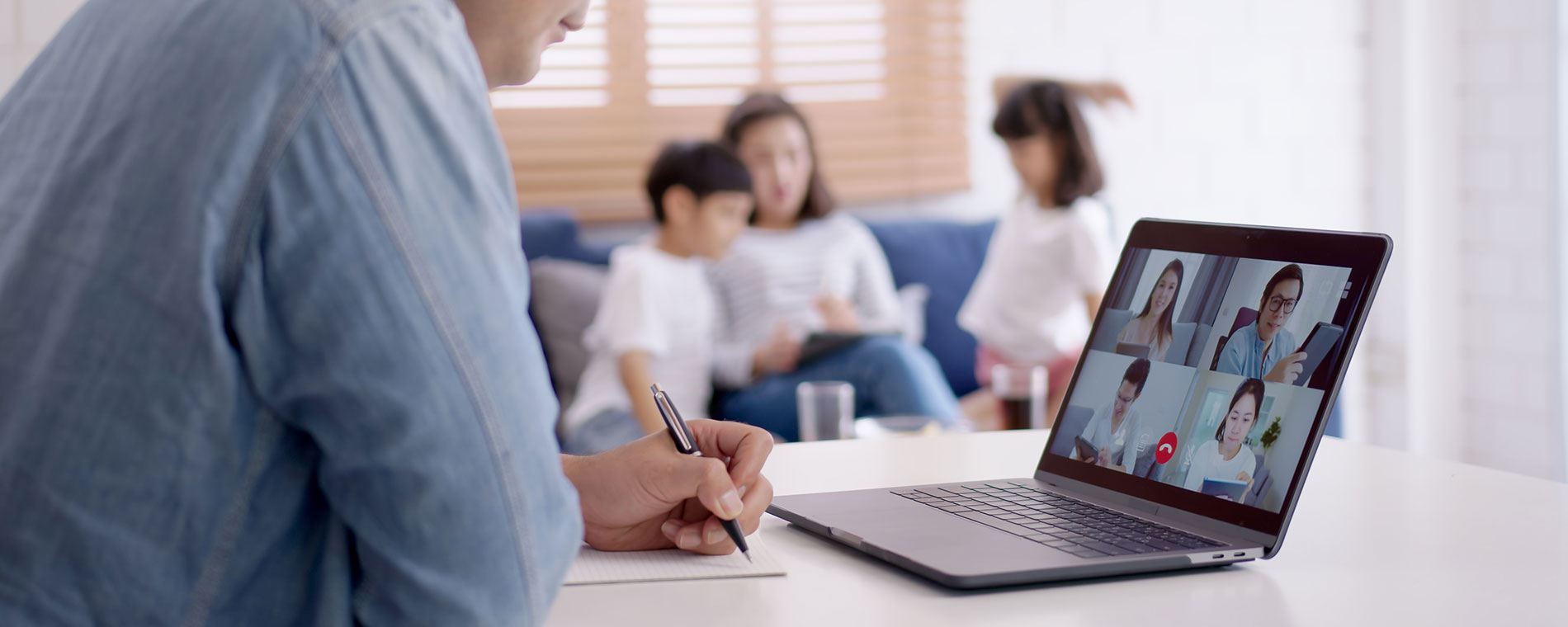 Employee using a seamless, secure and unified platform for voice and video collaboration to connect with colleagues remotely and meet organizational goals.